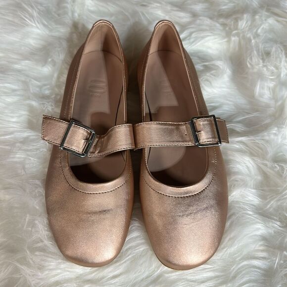 Brand new metallic blush slippers - Picture 3 of 7